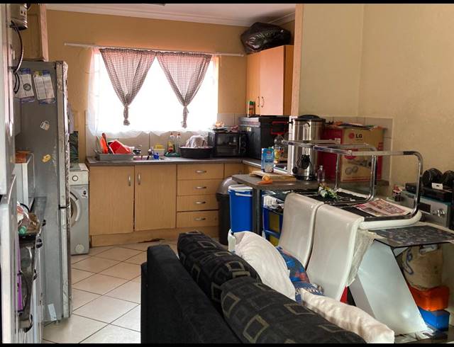 1 BEDROOM APARTMENT FOR SALE IN RUSTENBURG CENTRAL